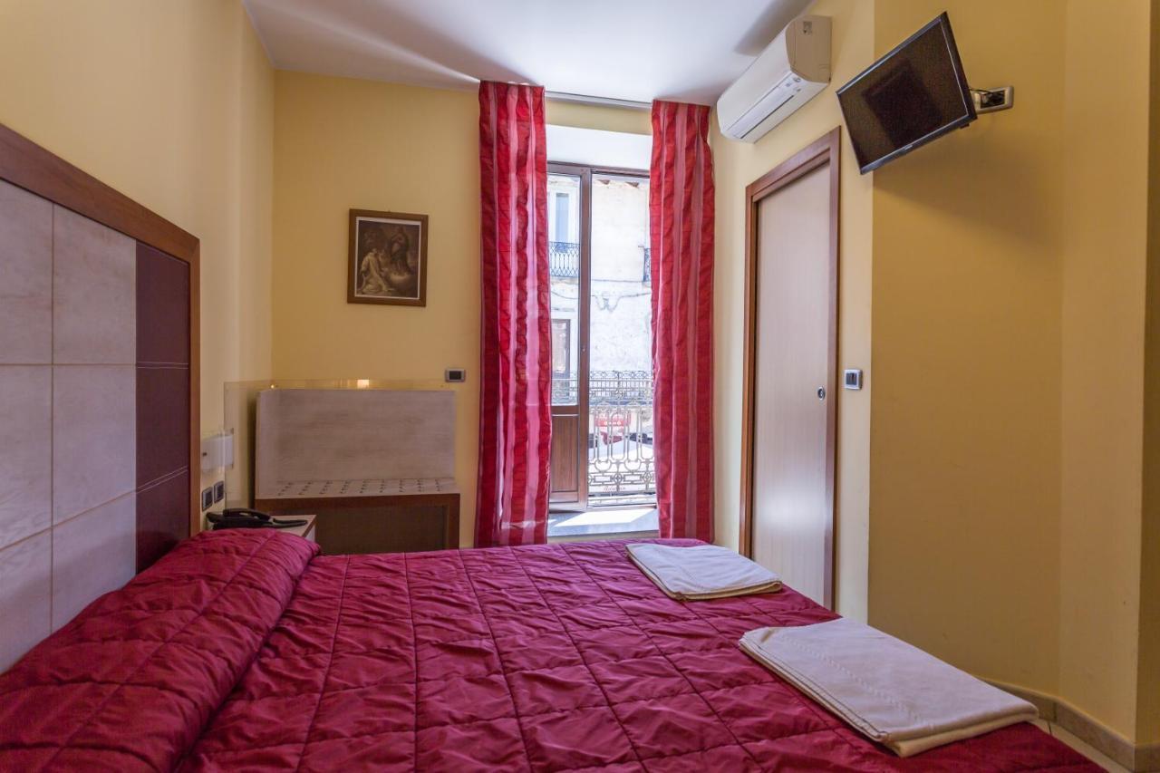 Hotel Conte Ruggero Serra San Bruno Eksteriør bilde