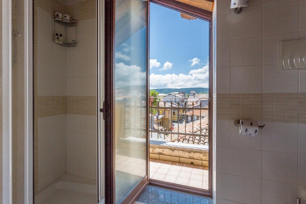 Hotel Conte Ruggero Serra San Bruno Eksteriør bilde