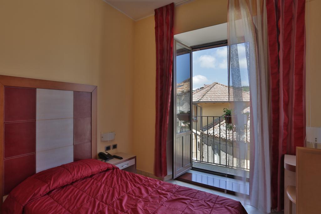 Hotel Conte Ruggero Serra San Bruno Rom bilde