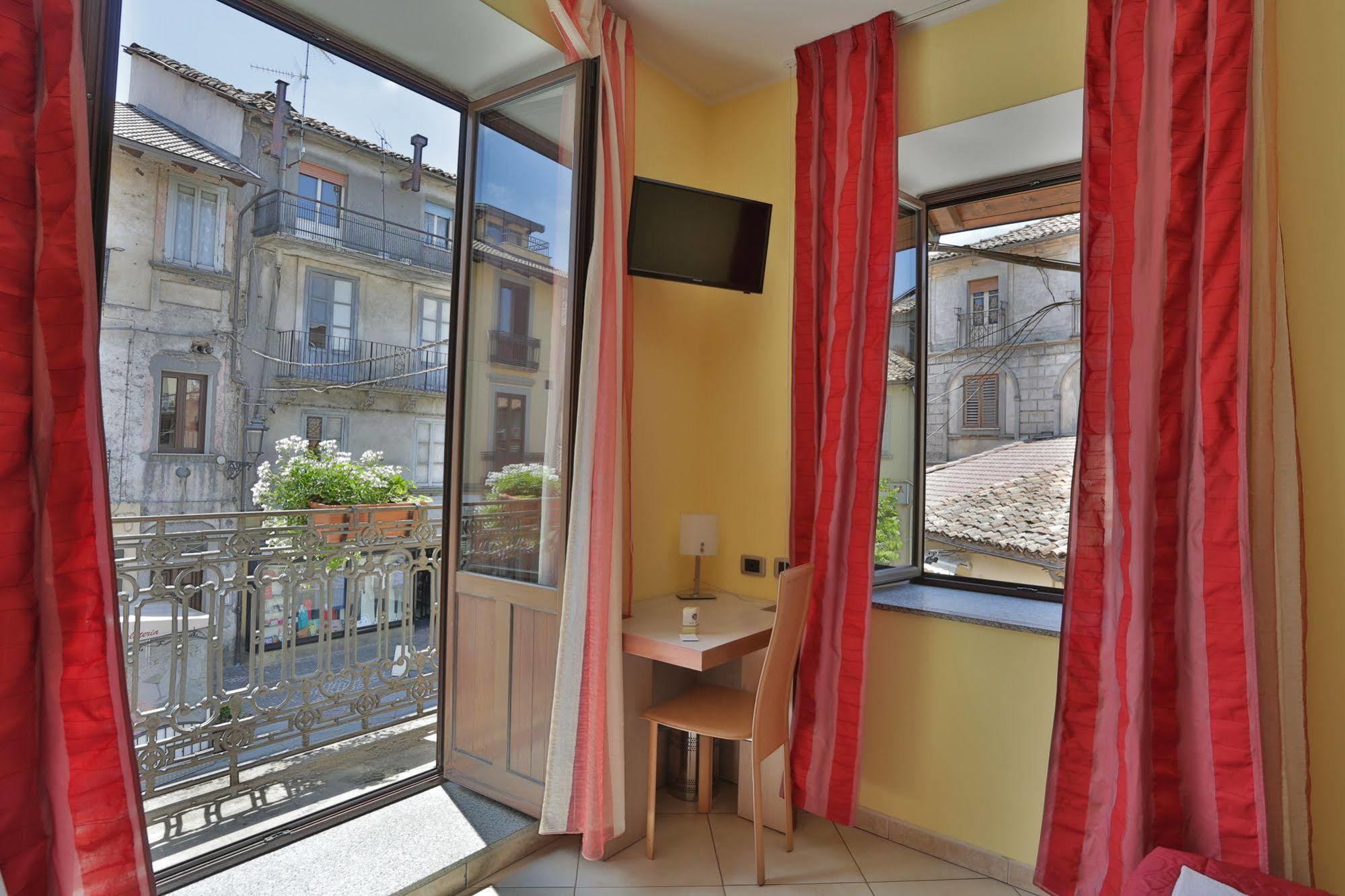 Hotel Conte Ruggero Serra San Bruno Eksteriør bilde