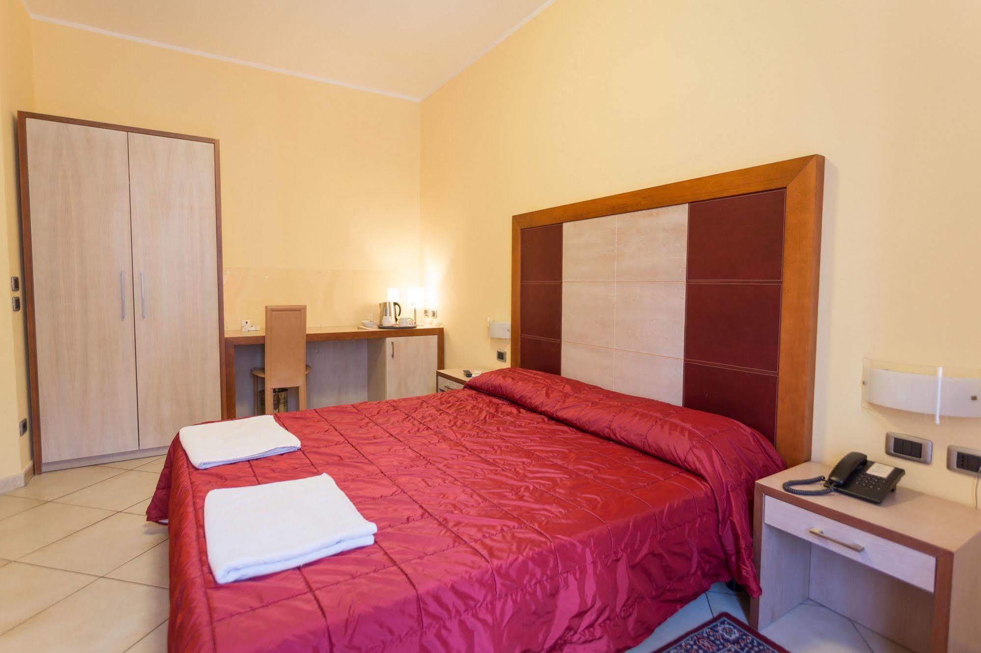 Hotel Conte Ruggero Serra San Bruno Eksteriør bilde
