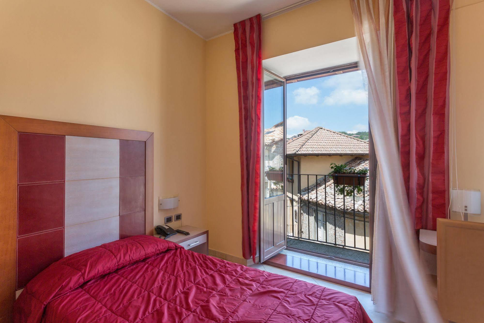 Hotel Conte Ruggero Serra San Bruno Eksteriør bilde
