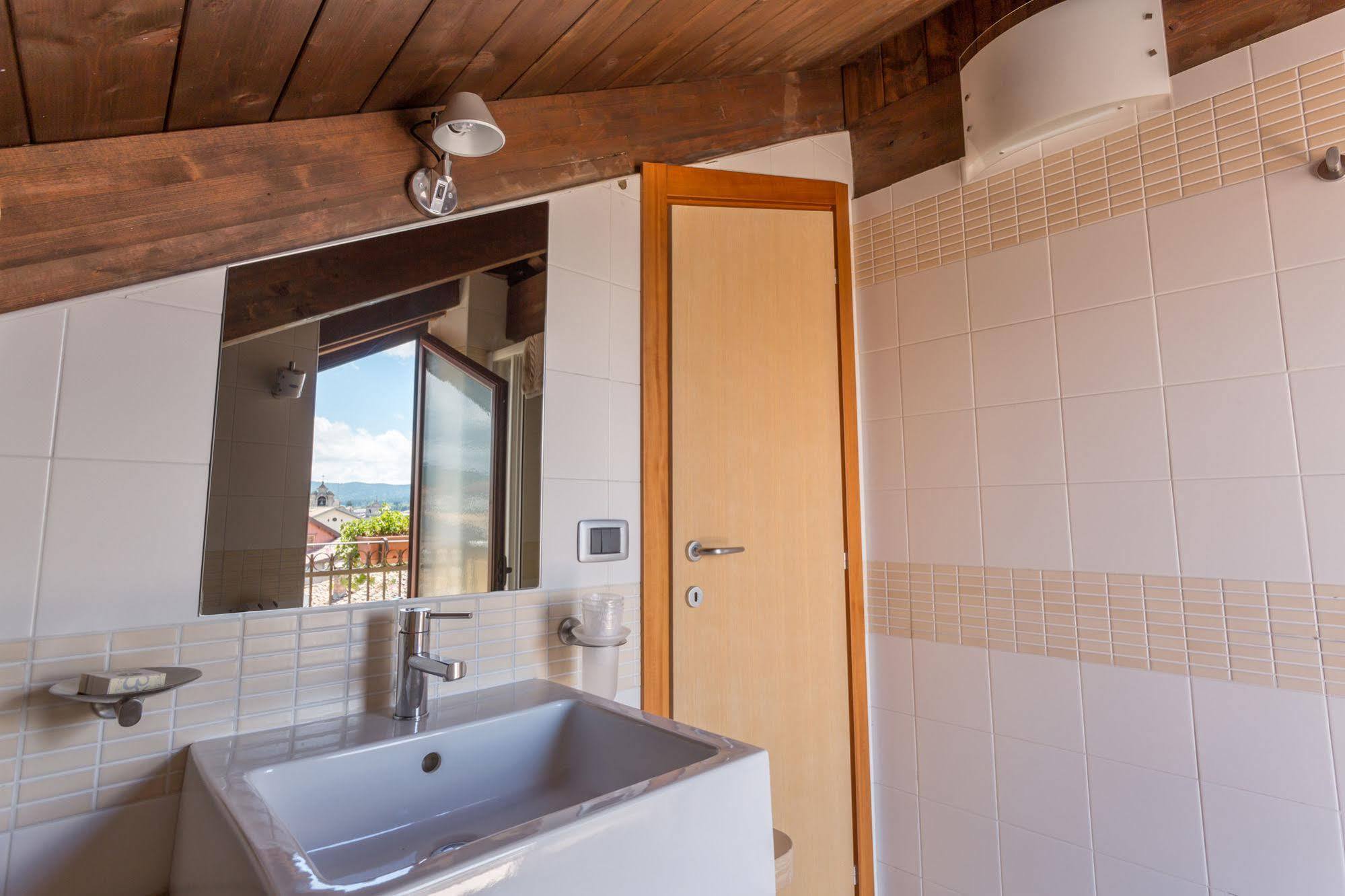 Hotel Conte Ruggero Serra San Bruno Eksteriør bilde